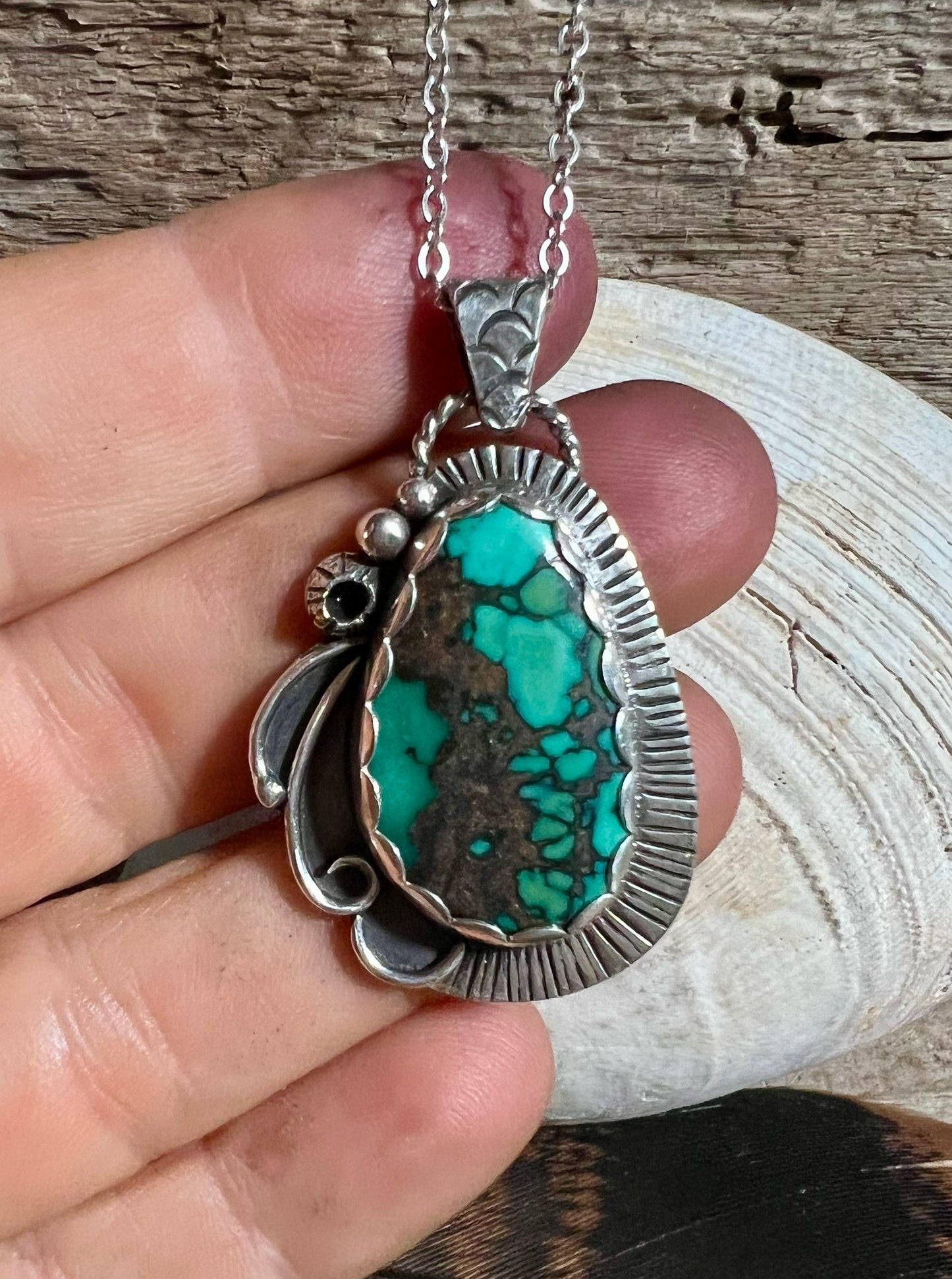 Cove Pendant Necklace with Variquoise
