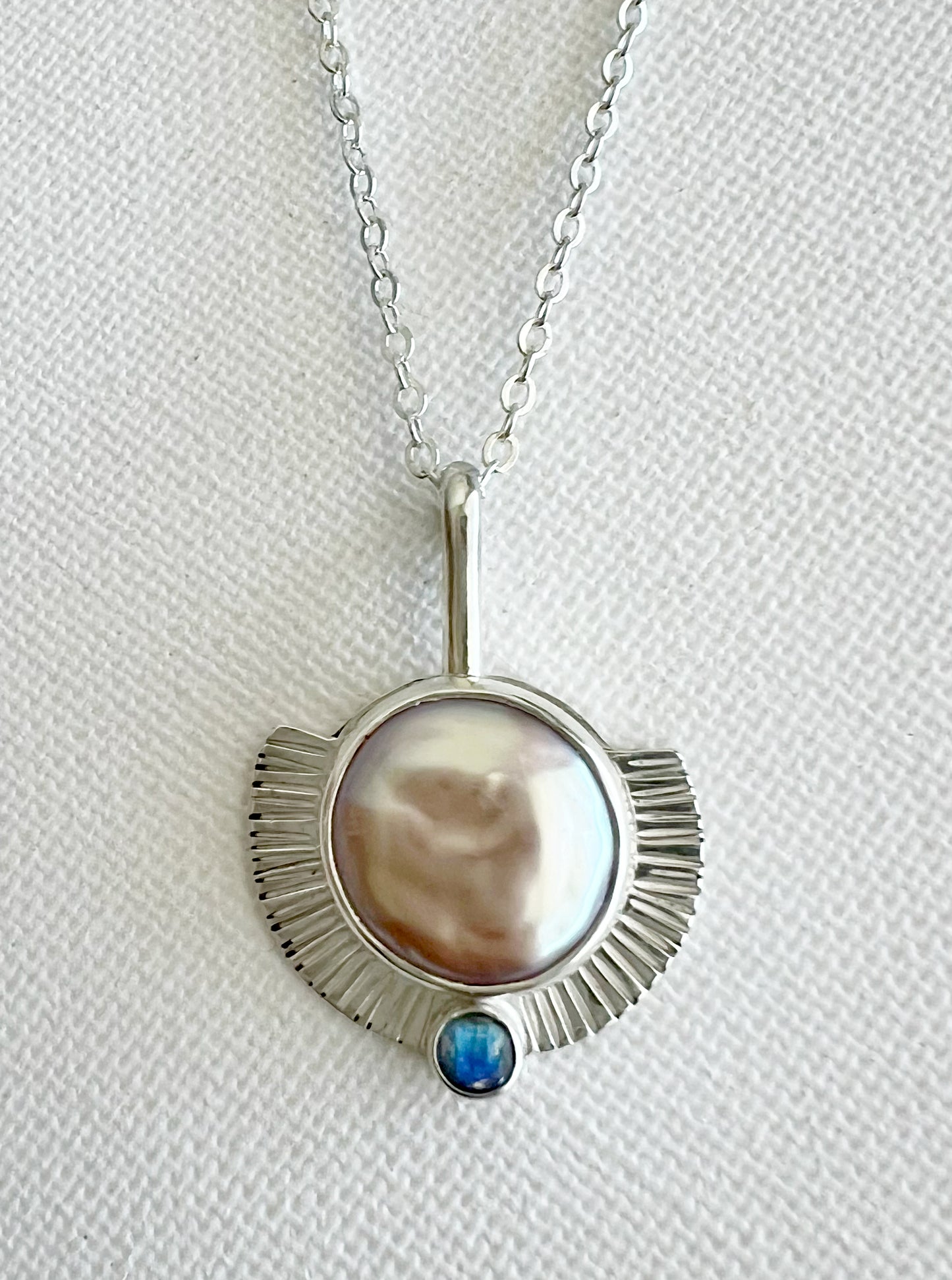 Radiance Sol y Luna Pendant