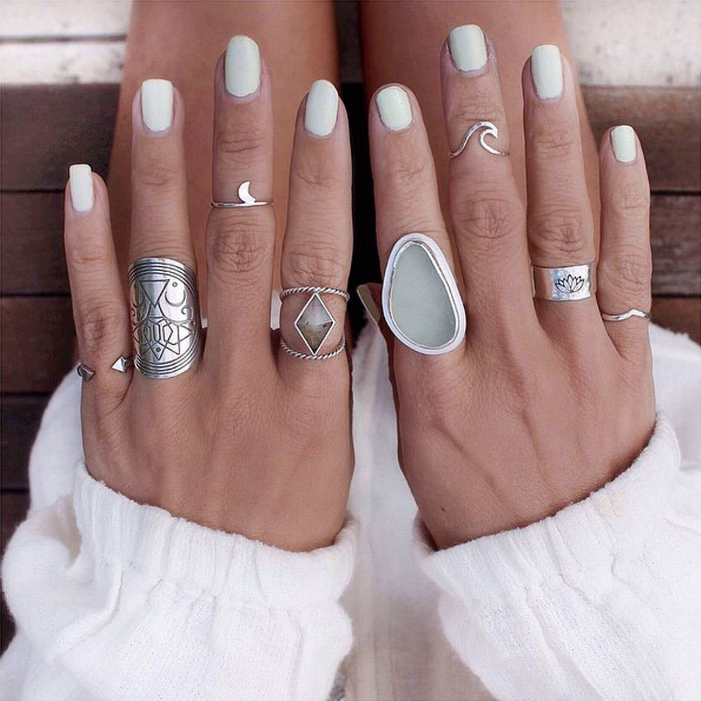 Endless-Wave-Midi-Ring-Worn-by-Gypsylovinlight-HelenJannesonBense